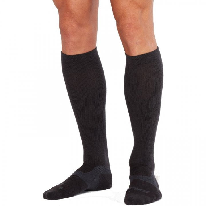 2XU VECTR Merino Light Cushion Knee High Socks, Black/Titan