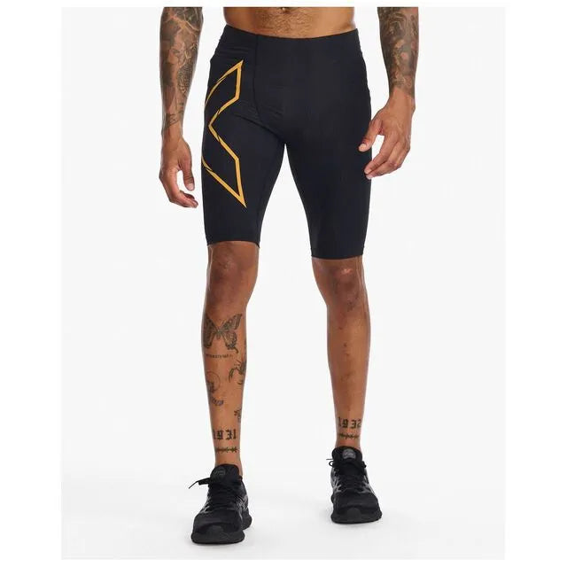 2XU Light Speed Compression Shorts, Herren, Black/Turmeric Reflective