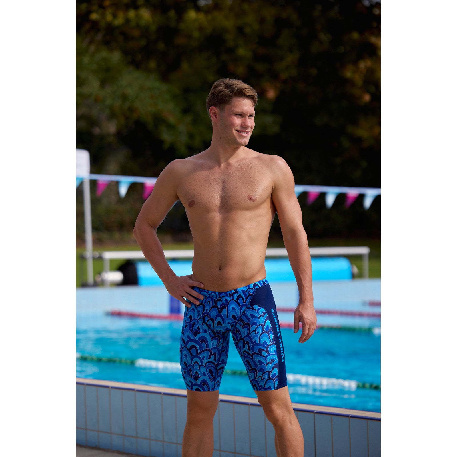 Tragebild Badehose Ansicht von vorne im Freibad
