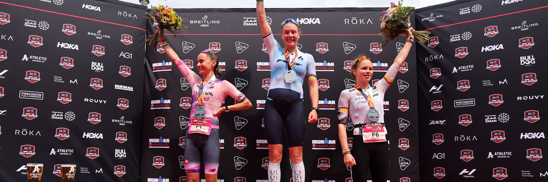 Podium der Frauen beim IRONMAN Hamburg: Solveigh Lovseth (Mitte), Laura Philipp (links), Katrine Græsbøll Christensen (rechts)