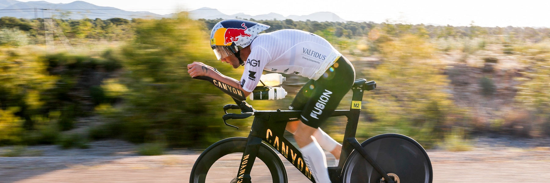Sam Laidlow auf dem Triathlonrad, Ansicht von der Seite
