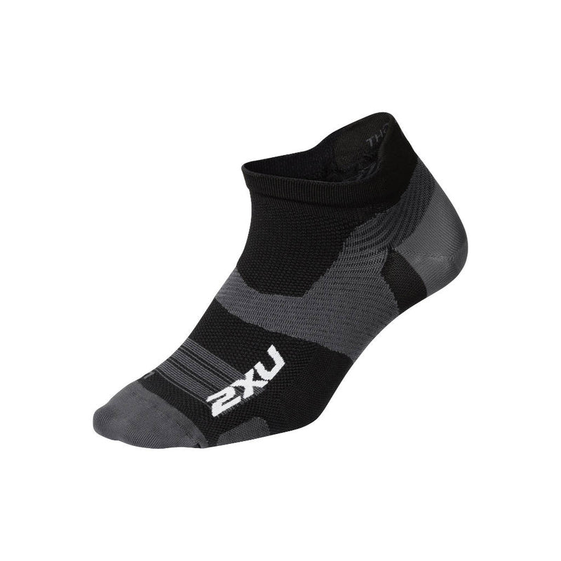 2XU Vectr Ultralight No Show Socken, schwarz/titanium